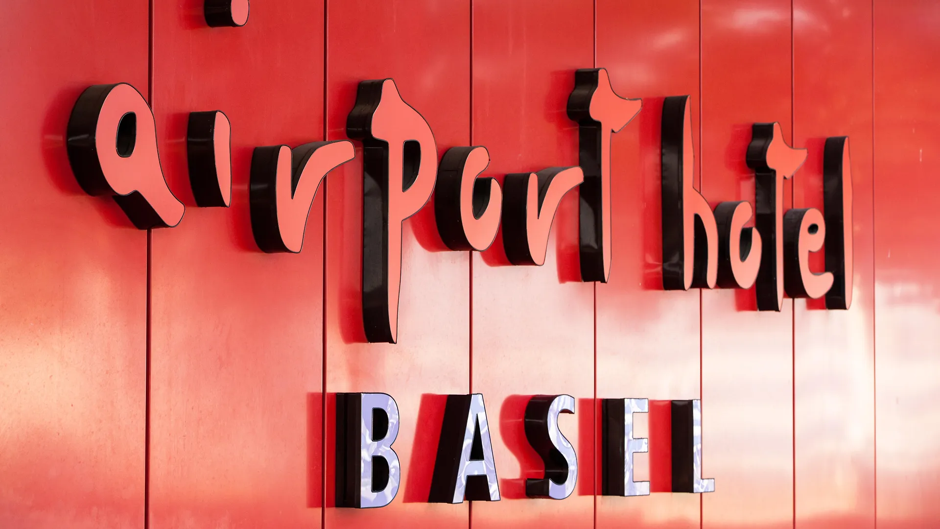 Airport Hotel Basel - Convenient & Friendly