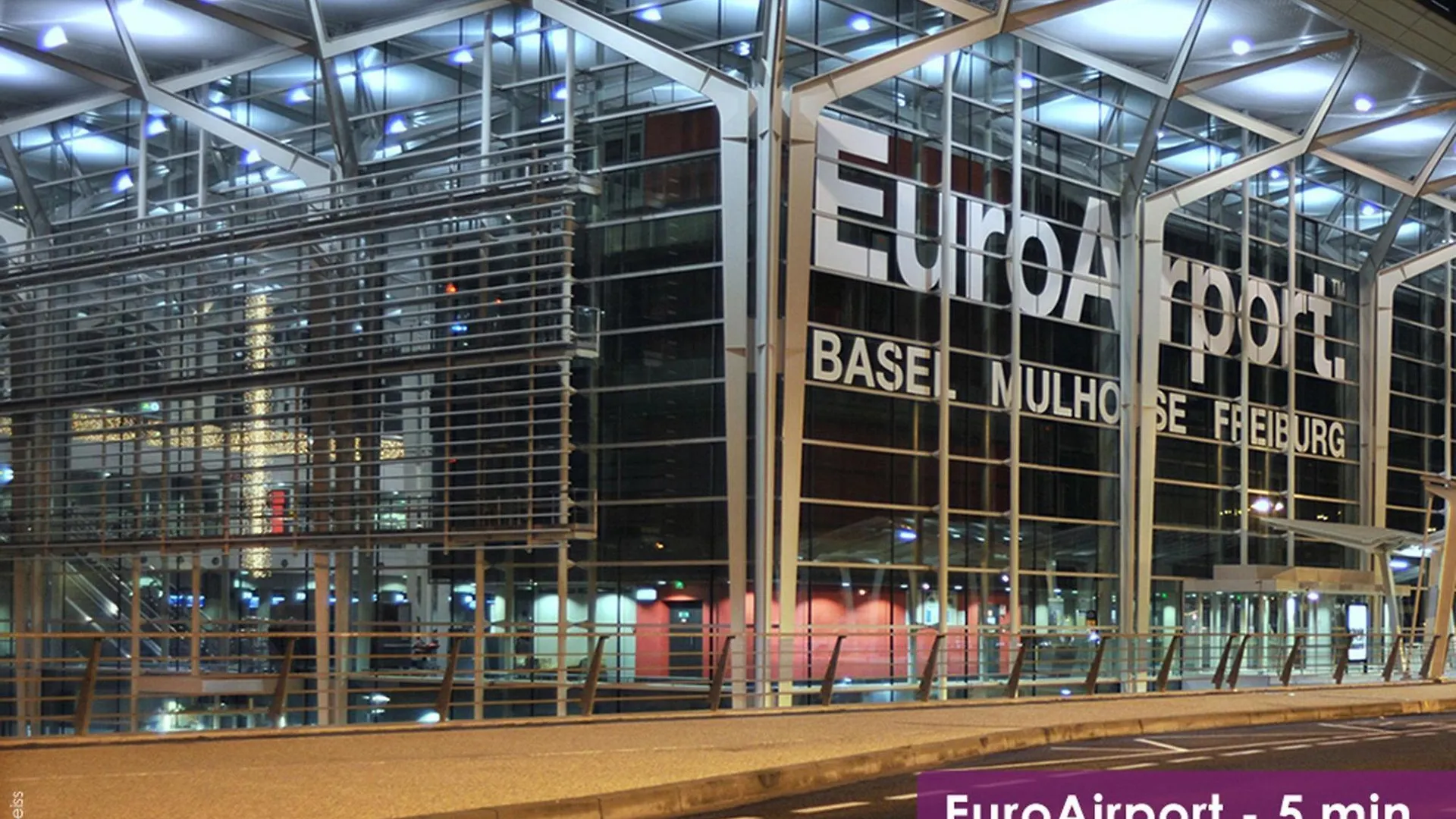 Airport Hotel Basel - Convenient & Friendly