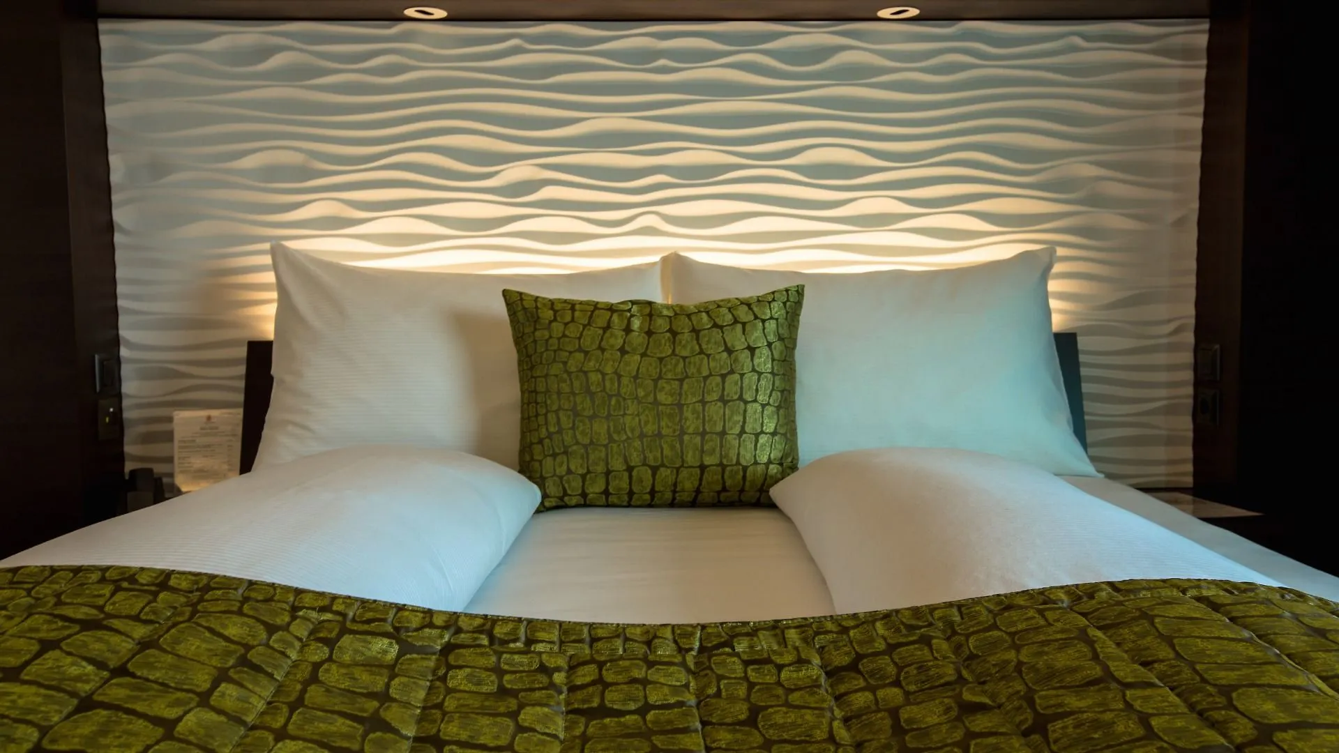 Airport Hotel Basel - Convenient & Friendly