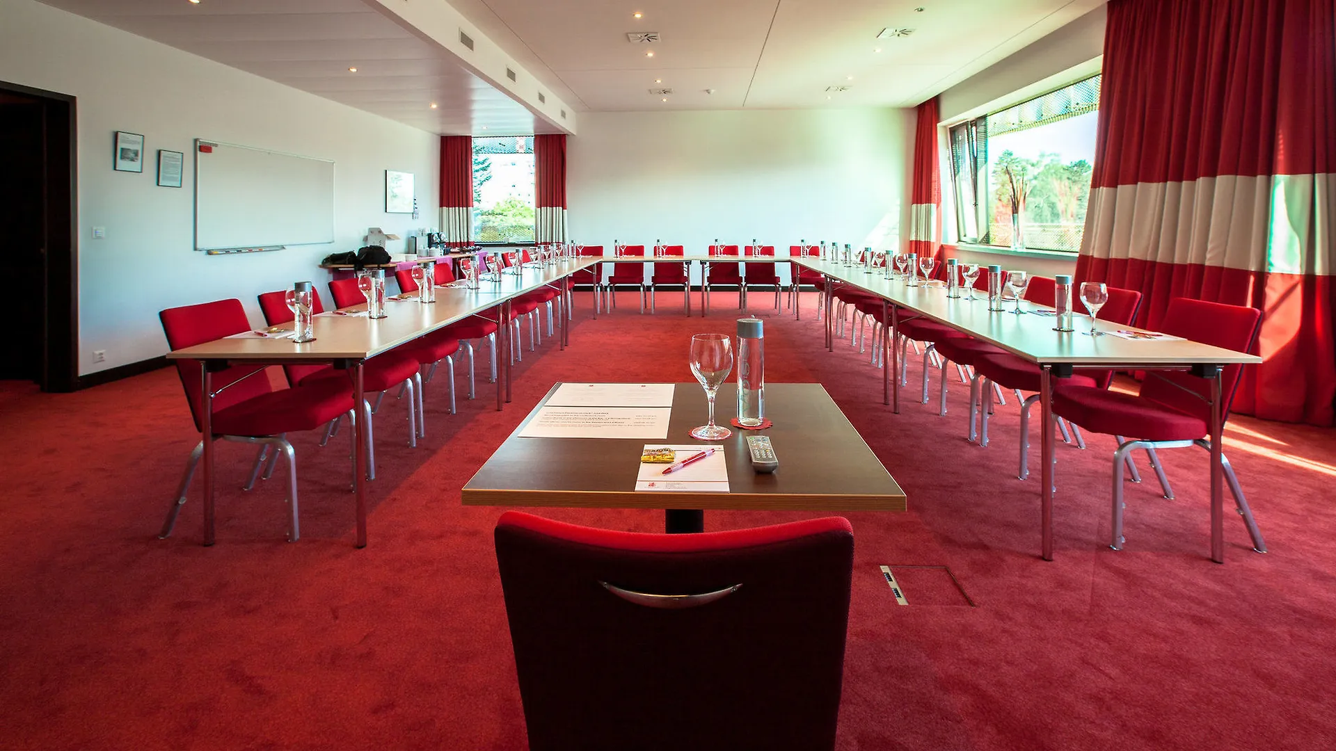 Airport Hotel Basel - Convenient & Friendly