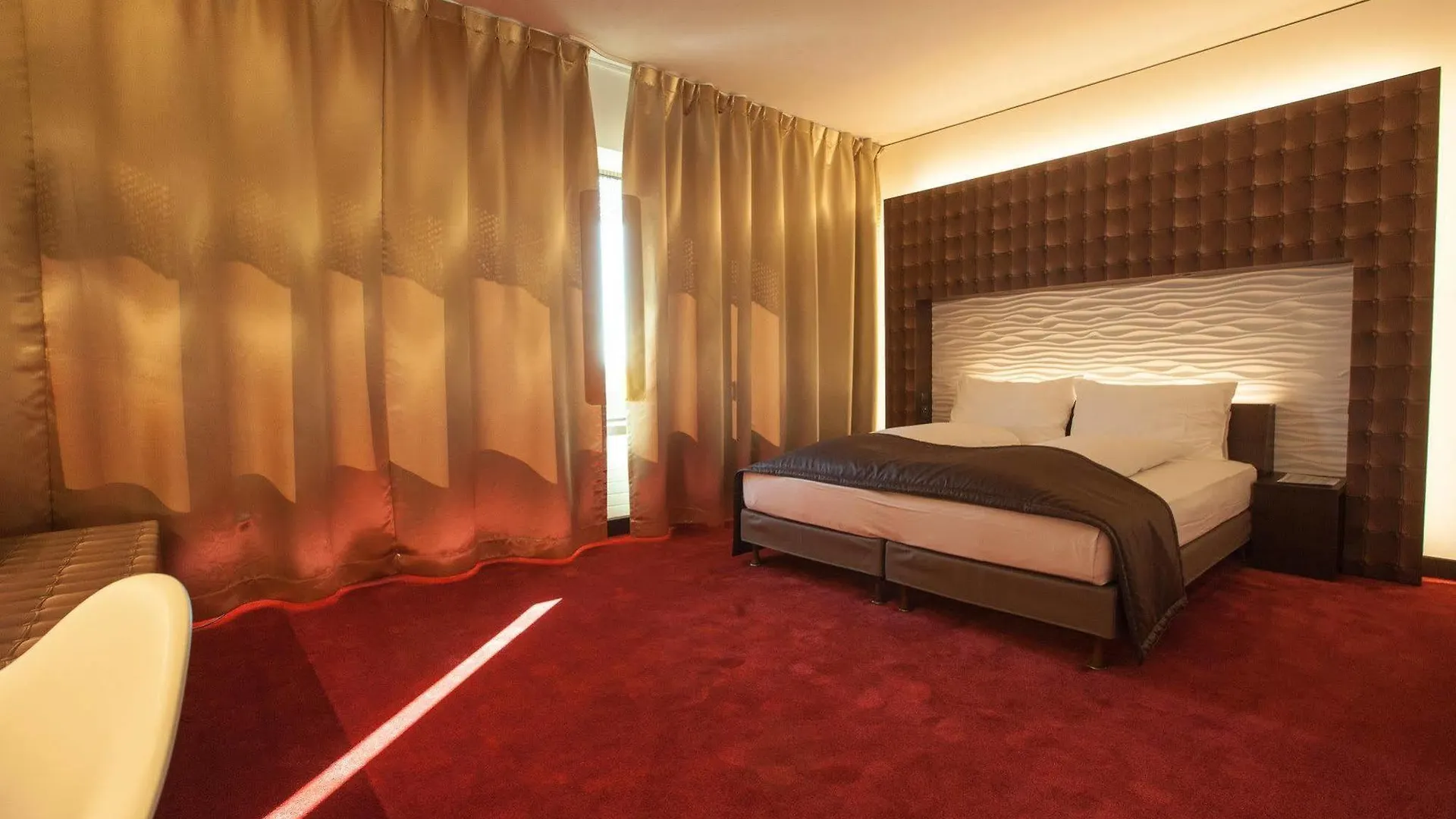 Airport Hotel Basel - Convenient & Friendly